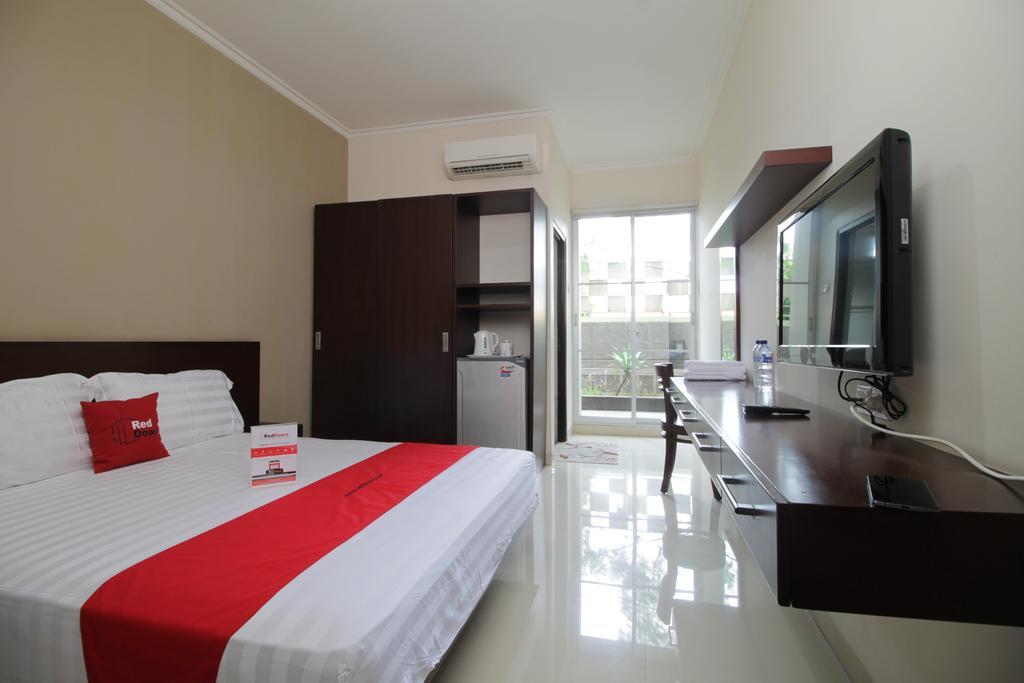 Reddoorz Plus Near Ambassador Mall Джакарта Экстерьер фото