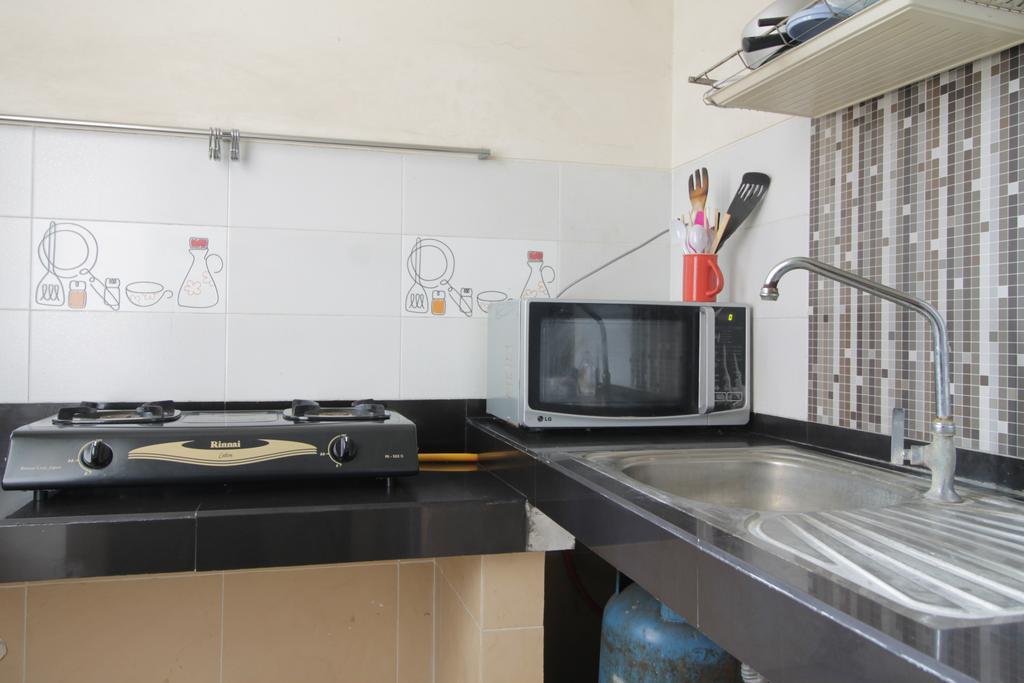 Reddoorz Plus Near Ambassador Mall Джакарта Экстерьер фото