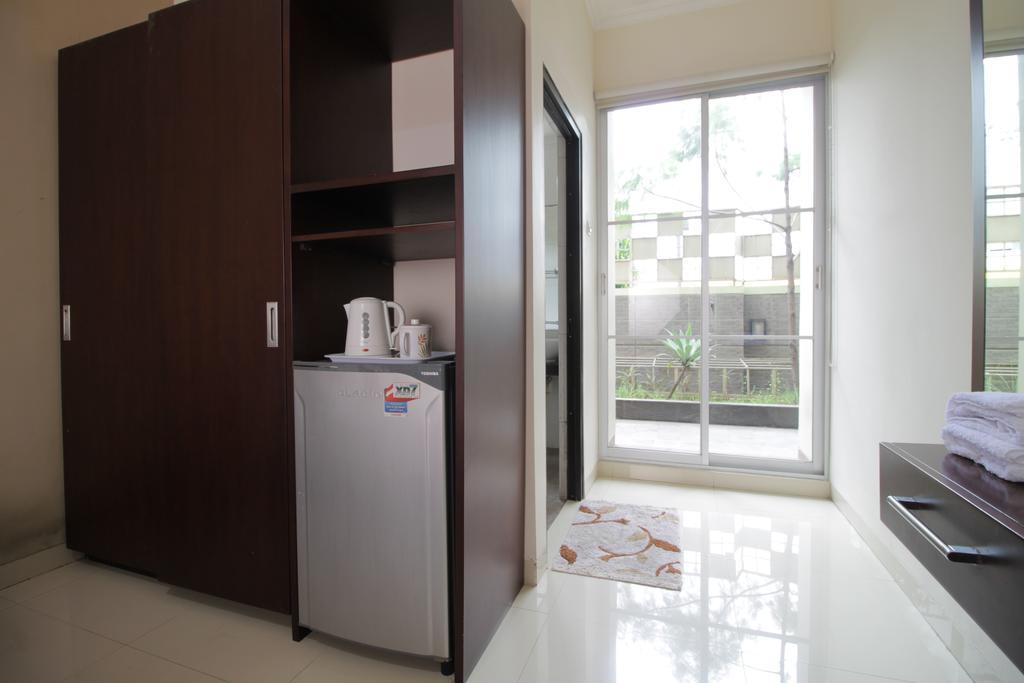 Reddoorz Plus Near Ambassador Mall Джакарта Экстерьер фото