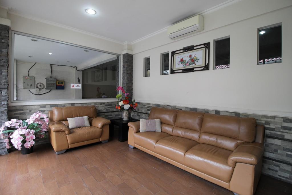 Reddoorz Plus Near Ambassador Mall Джакарта Экстерьер фото